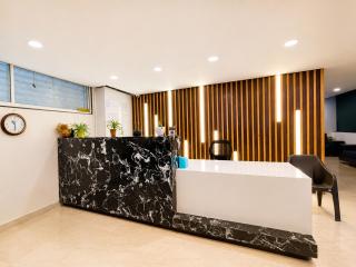 HOTEL SEA BEACH- PARK VIEW PURI Fully Air Conditioned rooms- Near Shree Jagannath Temple - Golden Beach - Light House Beach, Lift, Parking, Free Wi-Fi , near Hotel Imperial Grand Inn ! Premium Family Rooms - 6