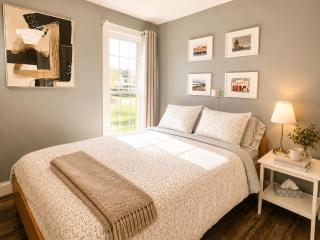 Downtown Picton Retreat - Near Sandbanks and Wineries - 3