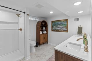 Cozy Private Suite near Lambeau Field - 7