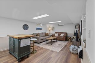 Cozy Private Suite near Lambeau Field - 6