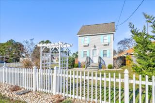 Avas Beach Cottage - 0
