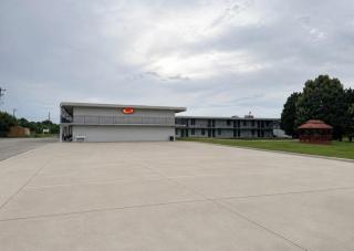 Econo Lodge Calhoun South - 1