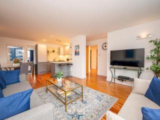 Bright Spacious Flat in Central London Sleeps 6 - Pass the Keys - 2