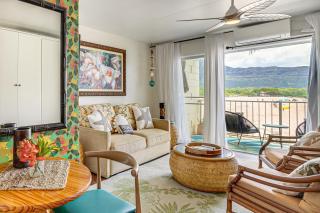 Steps to Beach & Pool! Oceanfront Waianae Studio - 9