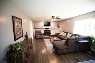 Secluded 5BR Retreat with Hot Tub, Sleeps 10 - 1