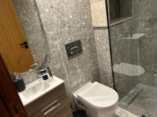 Premium Modern Suite with balcony & private parking -  - 7