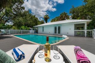 The Seaside Treasure Sparkling Pool w Guesthouse - 9