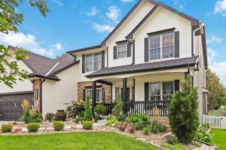 FamilyFriendly -5BR Home with Games & Massage Chair - 0