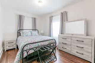 Stylish 3br Cozy Home 10min Drive from ND! - 8