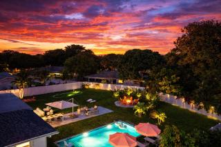 Palm Oasis Salt Pool I Movies I Firepit I Golf - 4