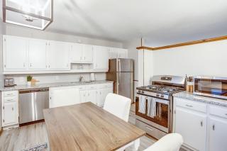 Modern Cozy Home 4 min Drive from Notre Dame - 8
