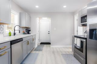 Cozy 2BR Home Near ND - Perfect for Game Day Stays - 8