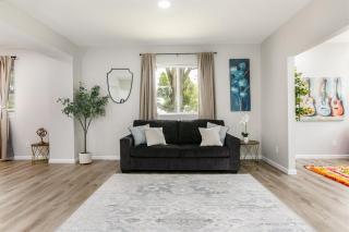 Victory Villa - 5 BR 5 Min From CampusND Living - 3
