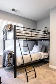 ND Luxury Townhome 8 min to ND Stadium! - 4