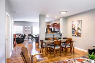 ND Luxury Townhome 8 min to ND Stadium! - 1