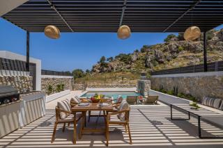 Delta Exclusive Pool Suites - 4