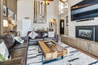 Hot Tub Relaxation: Luxe Summit Gem w/ Mtn Views - 4