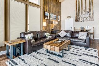 Hot Tub Relaxation: Luxe Summit Gem w/ Mtn Views - 3