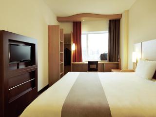 Ibis London Luton Airport - 1