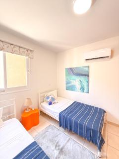 Emerald Sea Retreat 2 min from Mackenzie Beach and airport - 1