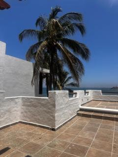 Oceanfront House, Private Beach - 6