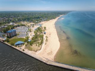 Benton Beach House 4 Bedrooms 3 Full Bathrooms Bike to Beach and St Joseph River Arcade Games Cornhole Firepit Grill - 6