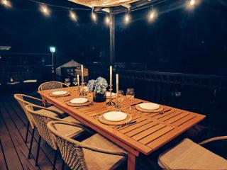 Stylish 5BR Entire House Near Vancouver Sleeps 8, Free Parking - 4