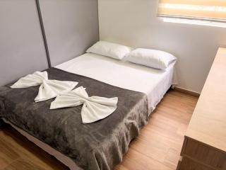 3br apt AC with pool gym sauna, Bbq 10 min Poblado - 8