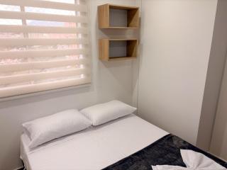 3br apt AC with pool gym sauna, Bbq 10 min Poblado - 2