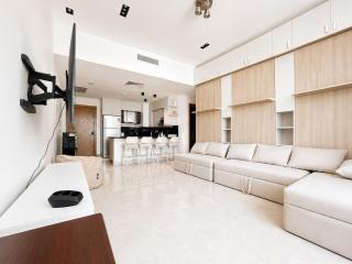 Alamein Towers SkyHigh 1 BR-Sleeps 5 Sea&City View - 5