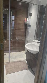 Alamein Towers SkyHigh 1 BR-Sleeps 5 Sea&City View - 4
