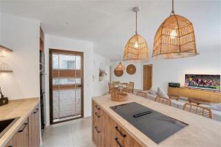 2047 Stylish Luxury Apartment - 2
