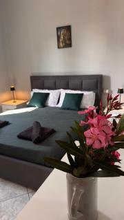 Zeus Guest House - 9
