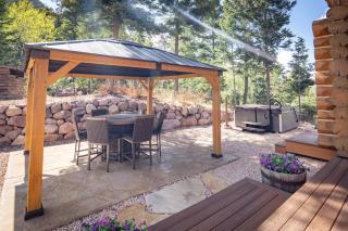 4BR Mountain Log Cabin Hot Tub Loft Deck Views - 5