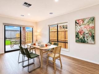 Modern 4BR Gateway to Great Ocean Rd and Geelong - 0