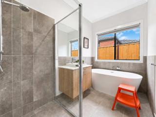 Modern 4BR Gateway to Great Ocean Rd and Geelong - 1