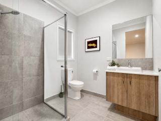 Modern 4BR Gateway to Great Ocean Rd and Geelong - 1
