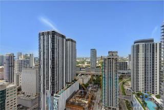 Modern 1BR Oasis with Pool & Gym Access - 0