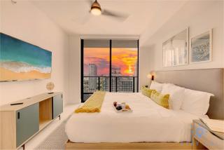 Modern 1BR Oasis with Pool & Gym Access - 9