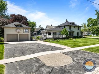 Maplewood Manor 6BR Lake Geneva Golf & Weddings - 3
