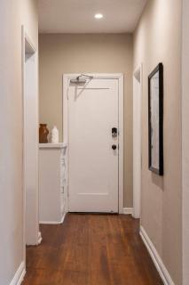 Furnished One Bed-One Bath in Hollywood - 1