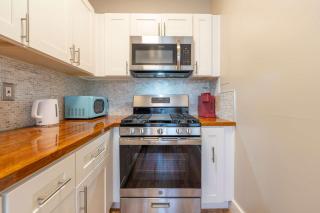 Furnished Studio in Silver Lake with Parking - 2