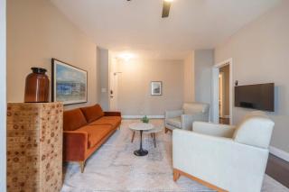 Modern Apartment in Korea Town - 5