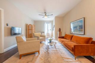 Modern Apartment in Korea Town - 6