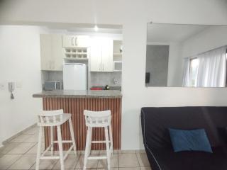 AP - 1 Dorm - Ar - Piscina - Churrasqueira - Academia - 350 metros Praia - 3
