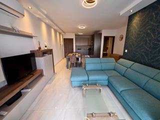 Sunflower, Designer Two-Bedroom Apartment - 9