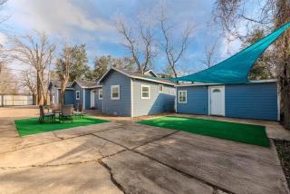 Cozy 6BR Oasis Fire Pit Sleeps 13 Near DT - 6