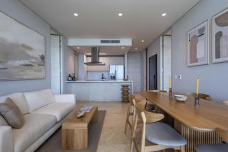 Luxe 2-BR Ocean-View Apartment with Pool Gym & Spa - 8