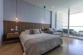 Luxe 2-BR Ocean-View Apartment with Pool Gym & Spa - 7