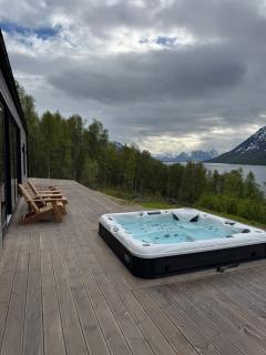 LyNora - Luxury Northern Lights Lodge with Jacuzzi & Lyngen Alps view - 8